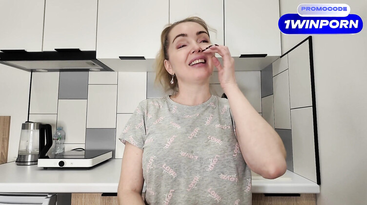 Между сисек: Новый сосед хотел попросить приправу, а получил секс со зрелой соседкой