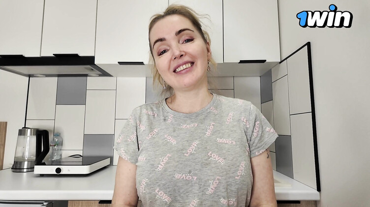 Новый сосед хотел попросить приправу, а получил секс со зрелой соседкой