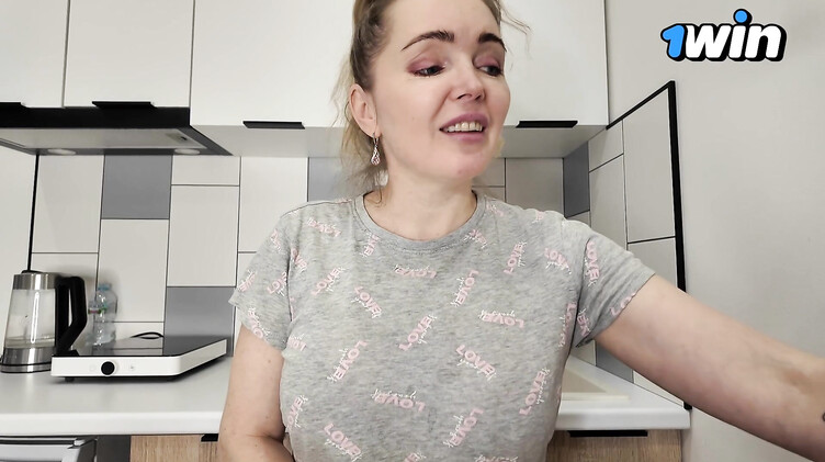 Annette_Milf: Новый сосед хотел попросить приправу, а получил секс со зрелой соседкой