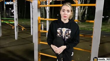 Познакомился с замужней милфой на спортивной площадке и развел на секс