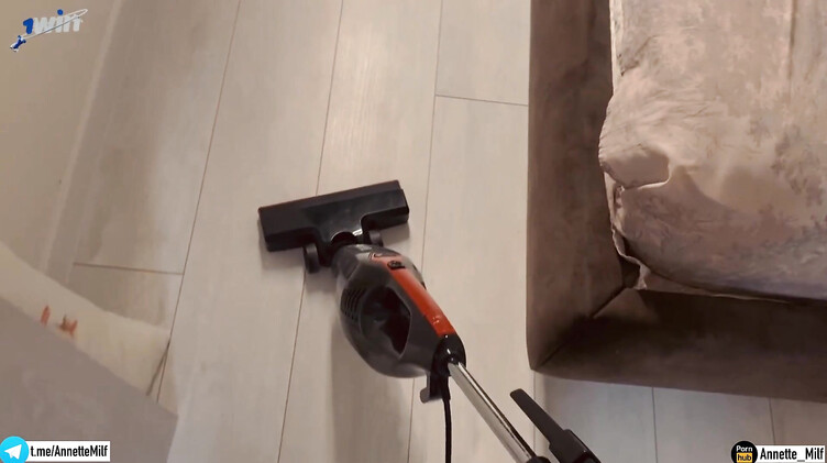 Зрелая русская мачеха в хорошем настроении трахается с пасынком