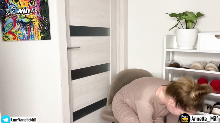 Кривым членом трахнул рот и пизду маминой подруги