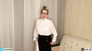 Риэлторша ебется с клиентом, впаривая квартиру без ремонта