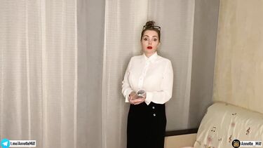 Риэлторша ебется с клиентом, впаривая квартиру без ремонта