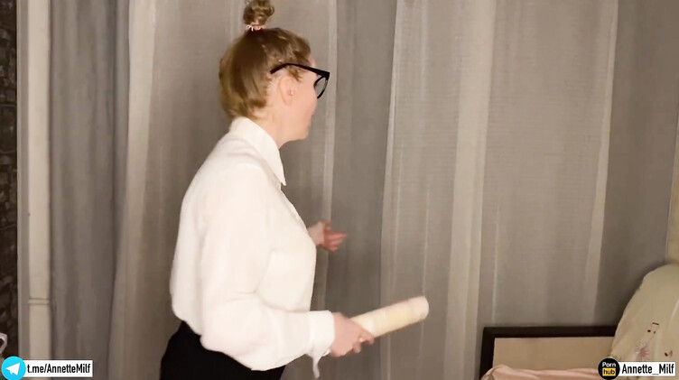 Риэлторша ебется с клиентом, впаривая квартиру без ремонта