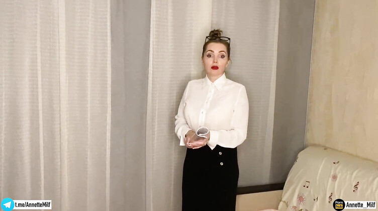 Риэлторша ебется с клиентом, впаривая квартиру без ремонта