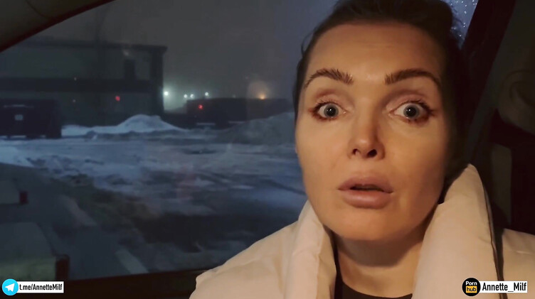 Признался маме друга в любви и анально трахнул в машине