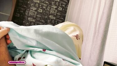 Русский парень перед Новым годом трахнул зрелую сисястую мамашу друга