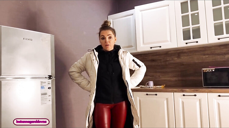 Членом в пизде успокоил голодную истеричку мачеху