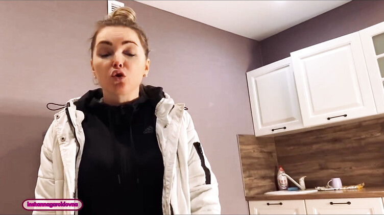 Членом в пизде успокоил голодную истеричку мачеху