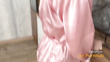 Друг мужа трахнул в глотку зрелую домохозяйку