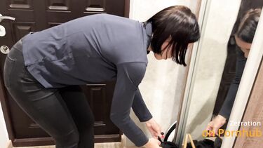 Вызвал клининг и получил от уборщицы минет и доступ к киске