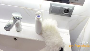 Вызвал клининг и получил от уборщицы минет и доступ к киске