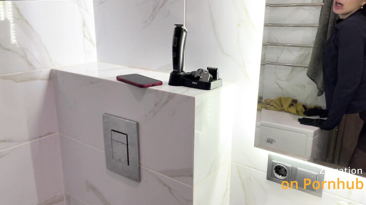 Вызвал клининг и получил от уборщицы минет и доступ к киске