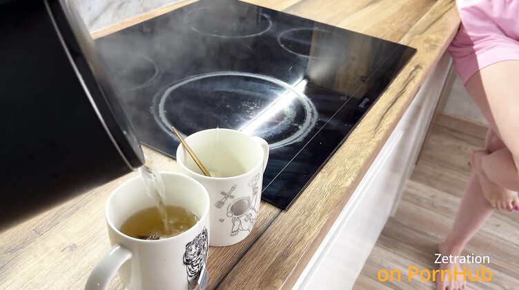 Антистресс от измены: брюнетка сосет член друга после измены мужа