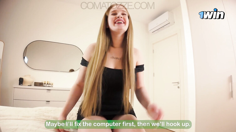 Сестра лишает задрота девственности, пока родаки в соседней комнате