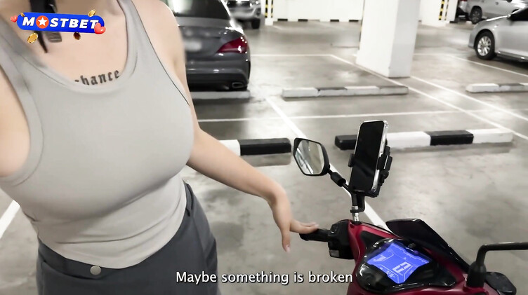 Отблагодарила незнакомца кремовым пирогом в пизду