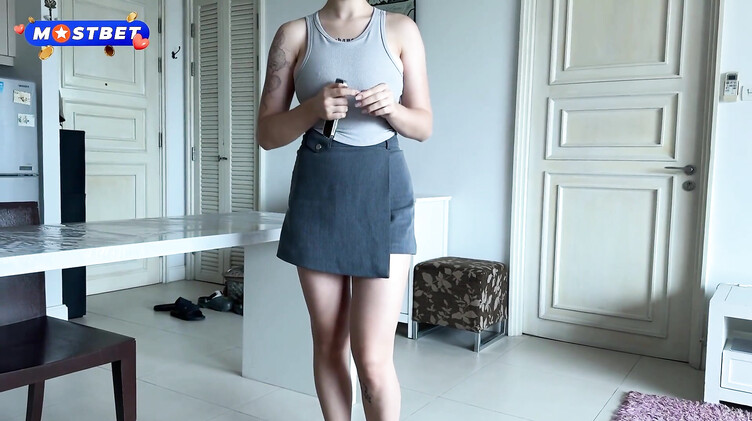 Отблагодарила незнакомца кремовым пирогом в пизду