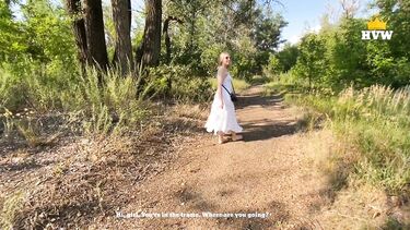 Милфа соблазнила на перепихон на природе уличного фотографа