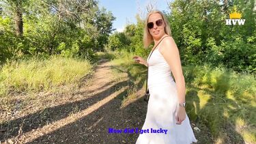 Милфа соблазнила на перепихон на природе уличного фотографа
