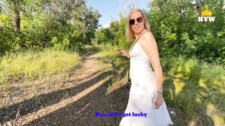 Милфа соблазнила на перепихон на природе уличного фотографа