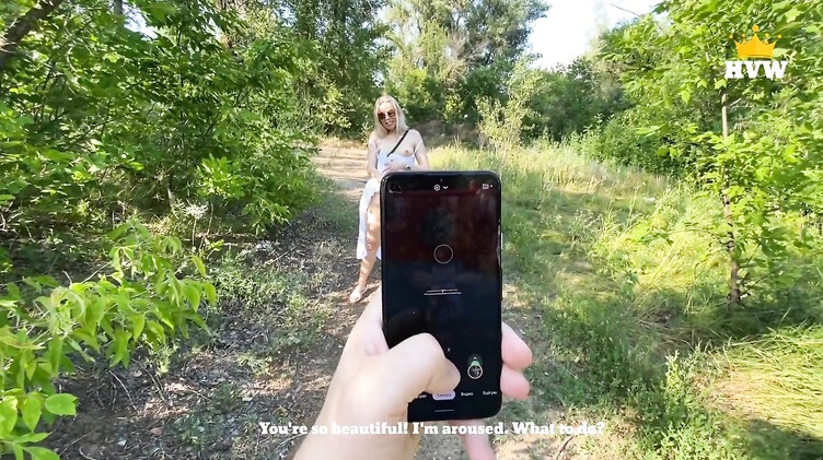 Милфа соблазнила на перепихон на природе уличного фотографа
