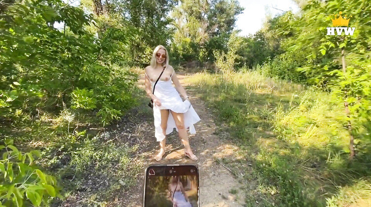 Милфа соблазнила на перепихон на природе уличного фотографа