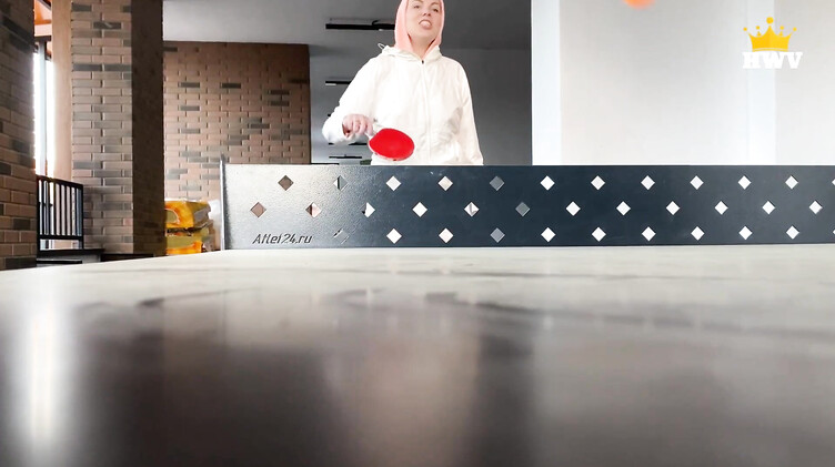 Фистинг пизды и ебля раком на балконе с тренером по пинг-понгу