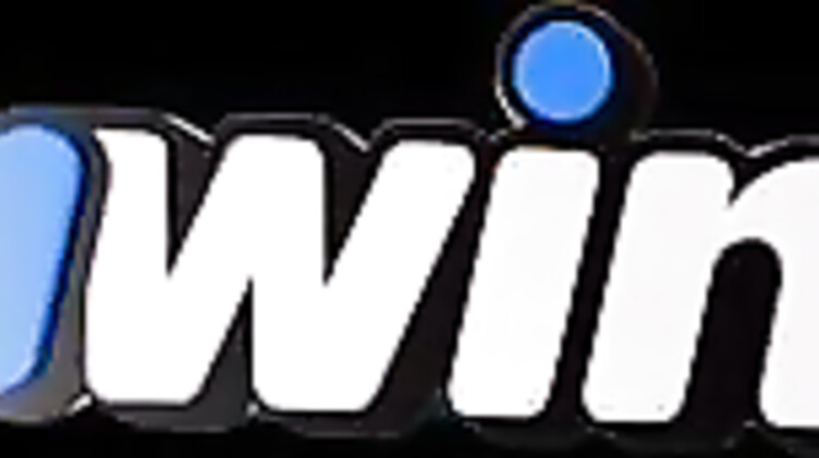 Мачеха и пасынок-девственник повторили увиденное в порно