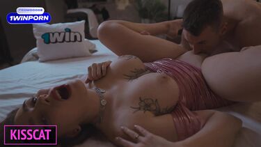 Пьяная девка ошиблась комнатой и оказалась на хуе сводного брата