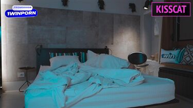 Пьяная девка ошиблась комнатой и оказалась на хуе сводного брата