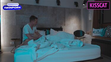 Пьяная девка ошиблась комнатой и оказалась на хуе сводного брата