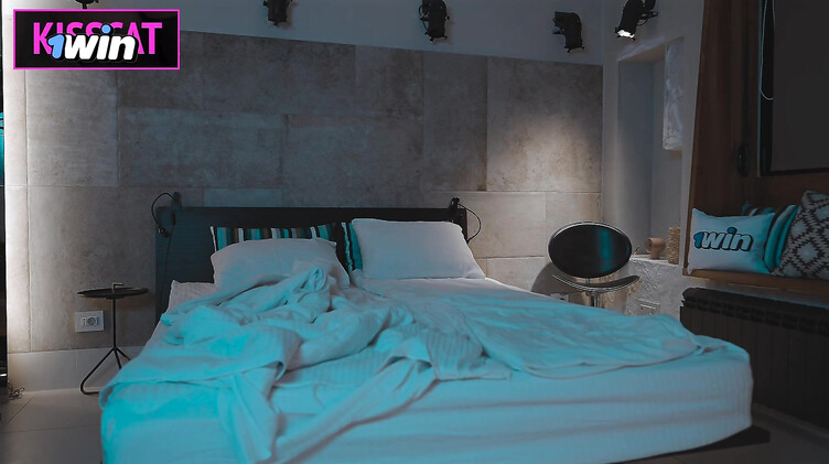 Пьяная девка ошиблась комнатой и оказалась на хуе сводного брата