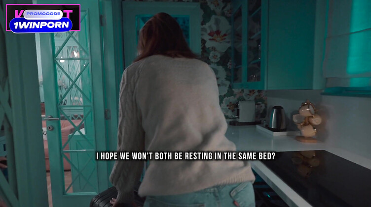 Подглядывание: Русская мачеха не может уснуть без секса с пасынком на общей кровати