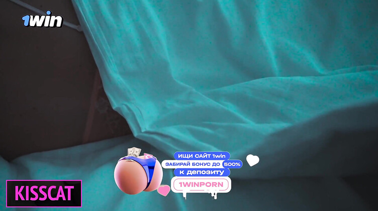 Пасынок потерял ключи и трахнул сисястую мачеху в ее номере отеля