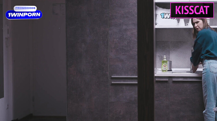 Уборщица оказалась выебанной заказчиком в рот и киску