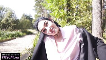 Обильно обкончал пизду незнакомке, снятой в парке