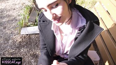 Обильно обкончал пизду незнакомке, снятой в парке