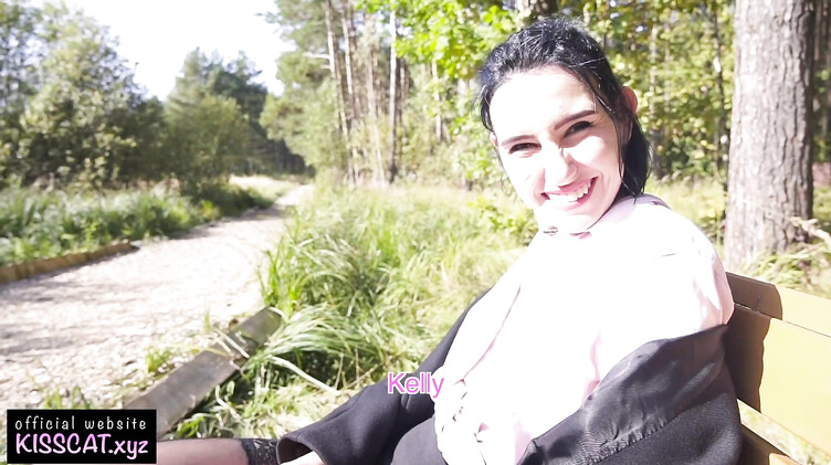 Обильно обкончал пизду незнакомке, снятой в парке