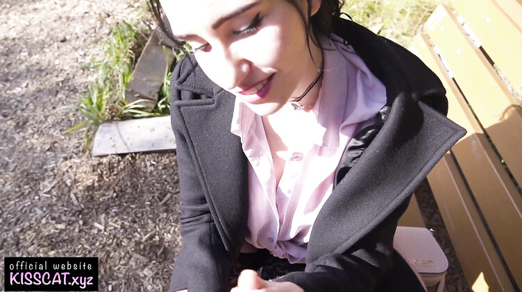 Обильно обкончал пизду незнакомке, снятой в парке