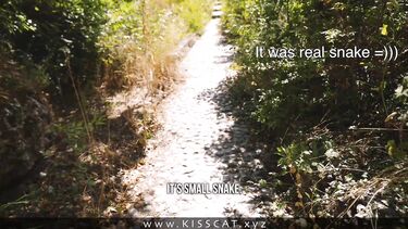 Незнакомец снял стресс брюнетке еблей на улице