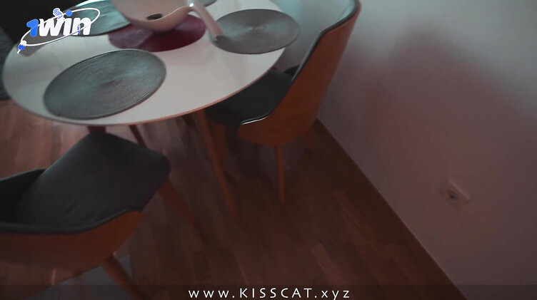 Пикапер представился крипто трейдером и выебал красивую брюнетку