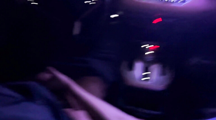 Лысый русский парень подвез и трахнул в машине жопастую незнакомку