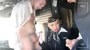 бортпроводница сосет двум пилотам