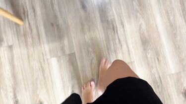 Натянул и обкончал живот и платье маме друга