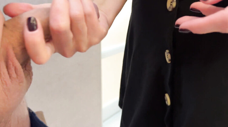 Натянул и обкончал живот и платье маме друга