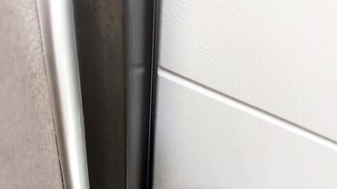 Мама друга лишила девственности, соблазнив на первый секс