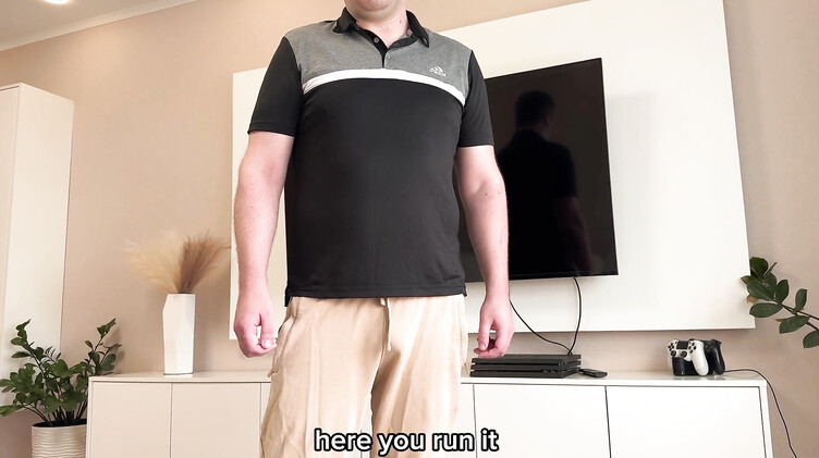 Мама друга лишила девственности, соблазнив на первый секс