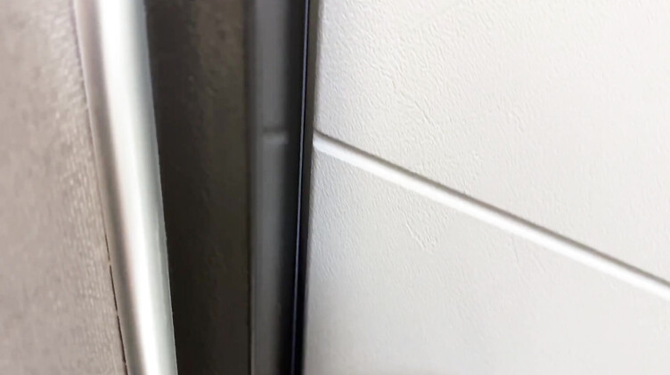 Стоячие сиськи: Мама друга лишила девственности, соблазнив на первый секс