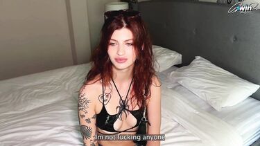 Развратная русская падчерица трахается за деньги со своим отчимом